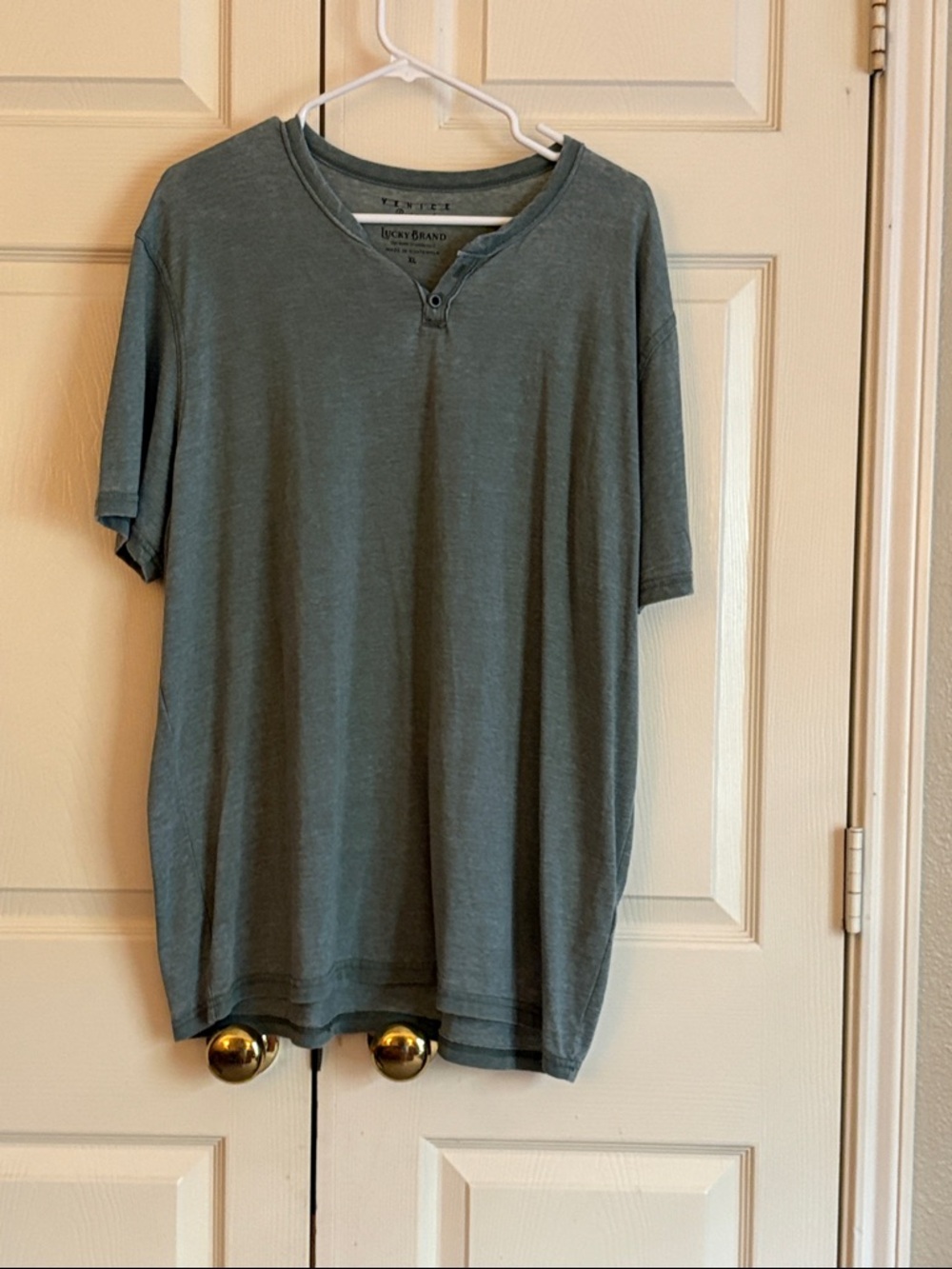 Lucky Brand Short Sleeve Henley Tee in Muted Slate Green xL